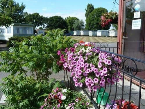 Copthorne Caravans Hotell Merston Exteriör bild