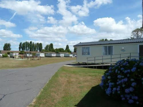 Copthorne Caravans Hotell Merston Exteriör bild